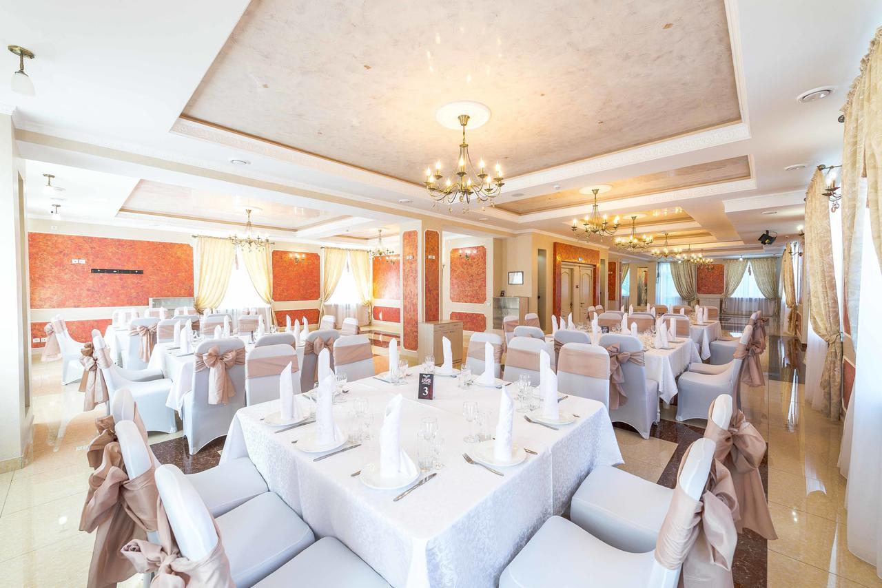 Hôtel Adler à Astana Extérieur photo