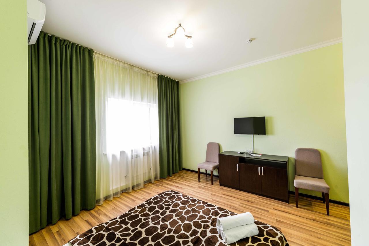 Hôtel Adler à Astana Extérieur photo