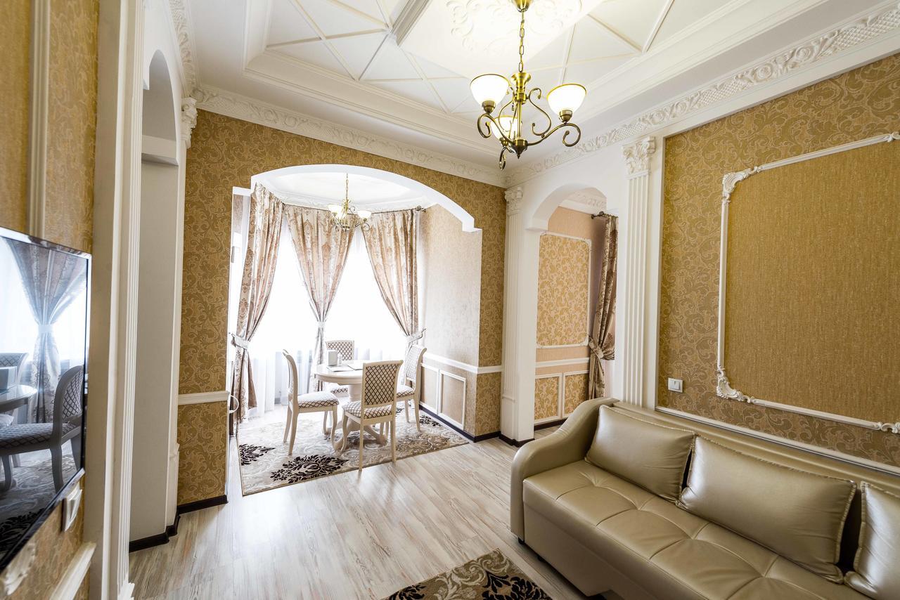 Hôtel Adler à Astana Extérieur photo