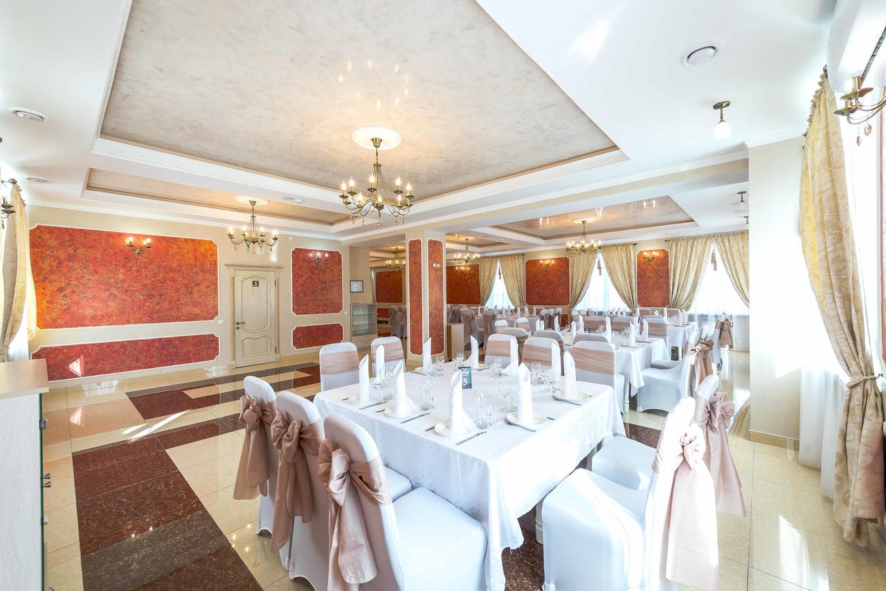Hôtel Adler à Astana Extérieur photo
