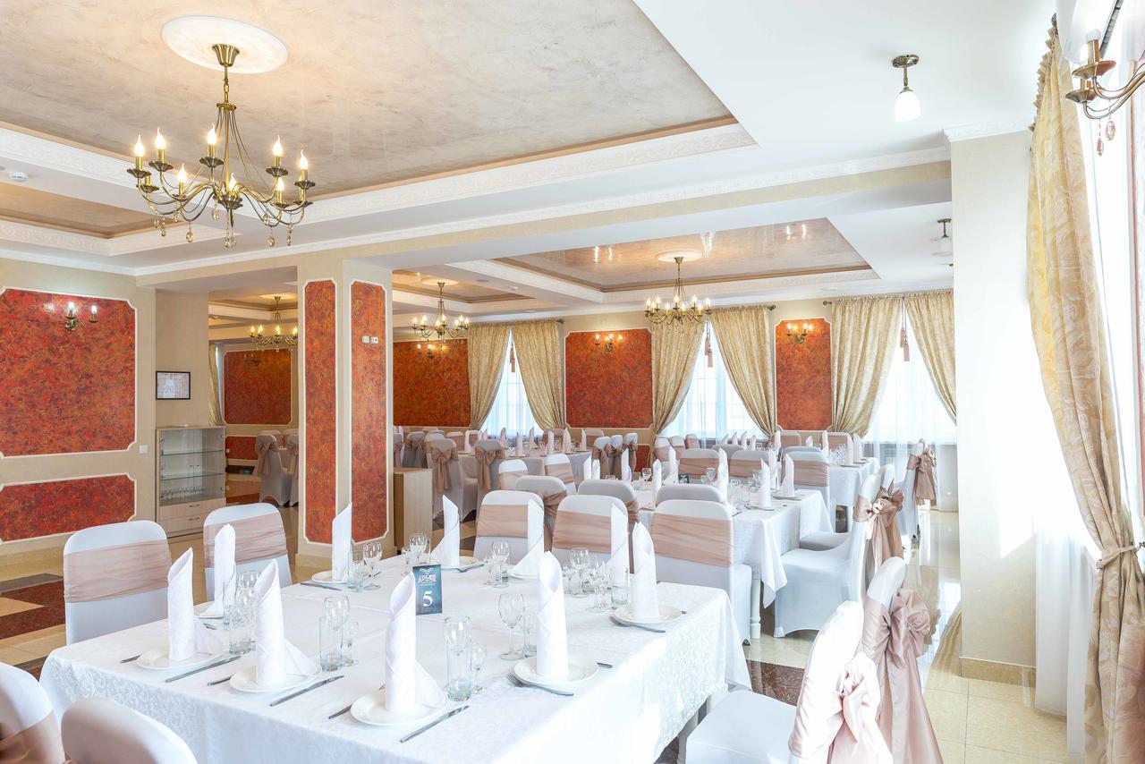 Hôtel Adler à Astana Extérieur photo