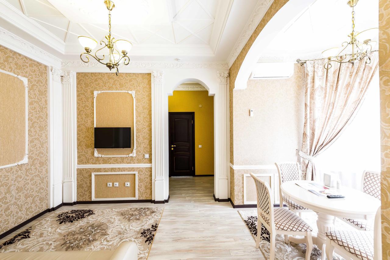 Hôtel Adler à Astana Extérieur photo